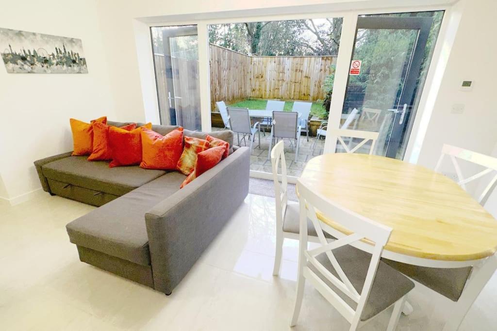 Walnut Flats-F2, 3-Bedroom With Garden & Patio - Ac, Parking, Netflix, Wifi - Close To Oxford, Bicester & Blenheim Palace Extérieur photo