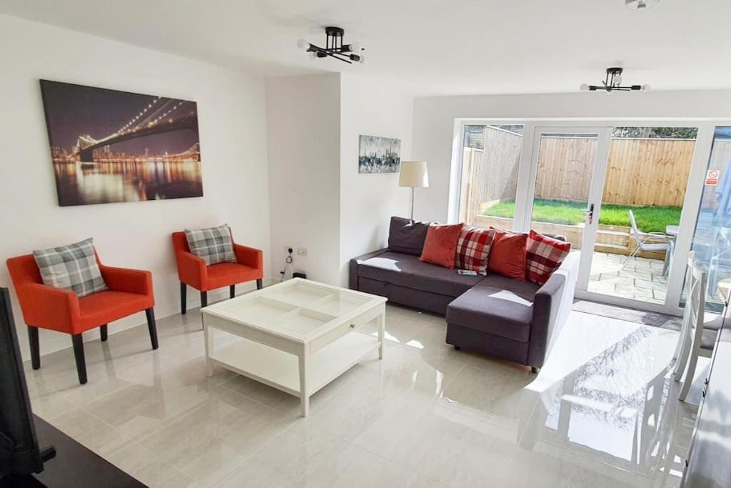 Walnut Flats-F2, 3-Bedroom With Garden & Patio - Ac, Parking, Netflix, Wifi - Close To Oxford, Bicester & Blenheim Palace Extérieur photo