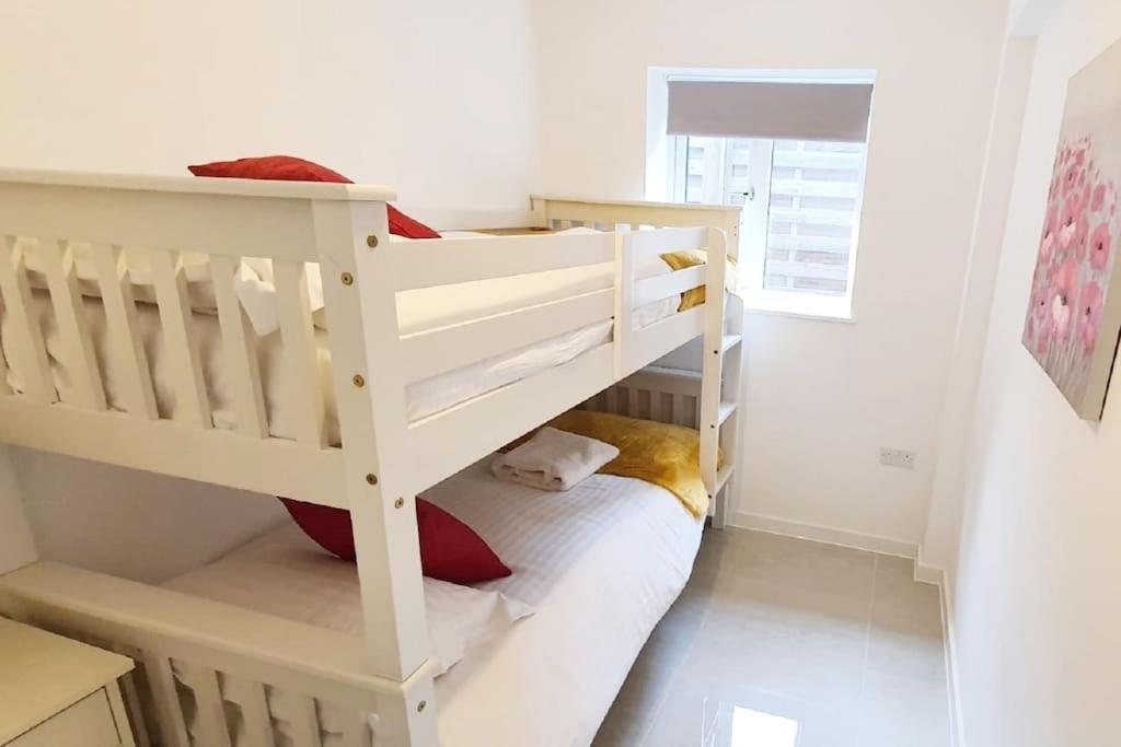 Walnut Flats-F2, 3-Bedroom With Garden & Patio - Ac, Parking, Netflix, Wifi - Close To Oxford, Bicester & Blenheim Palace Extérieur photo