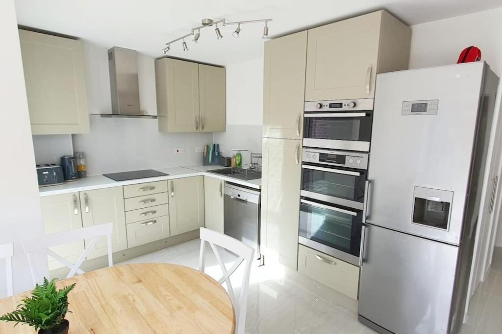 Walnut Flats-F2, 3-Bedroom With Garden & Patio - Ac, Parking, Netflix, Wifi - Close To Oxford, Bicester & Blenheim Palace Extérieur photo