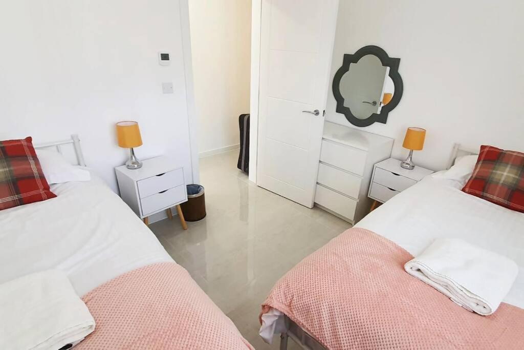 Walnut Flats-F2, 3-Bedroom With Garden & Patio - Ac, Parking, Netflix, Wifi - Close To Oxford, Bicester & Blenheim Palace Extérieur photo