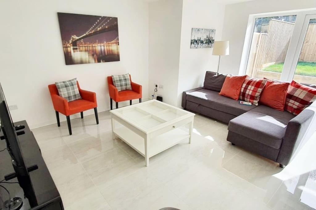 Walnut Flats-F2, 3-Bedroom With Garden & Patio - Ac, Parking, Netflix, Wifi - Close To Oxford, Bicester & Blenheim Palace Extérieur photo
